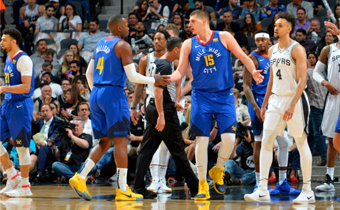 渝媒介绍重庆铜梁龙冲超庆典：也是新股东形象的首次集中展示