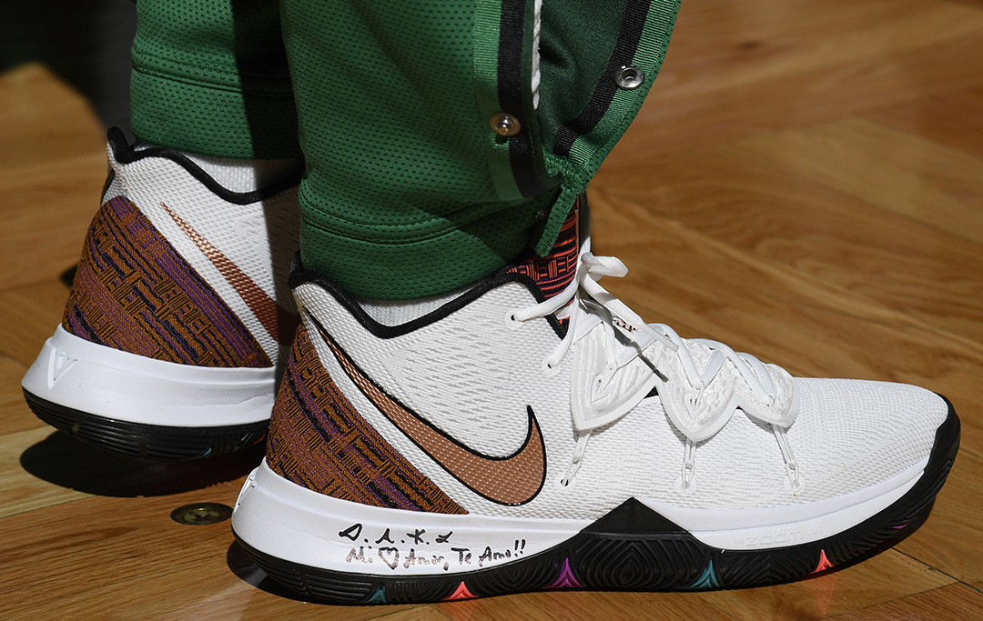 占优策略为 占优策略为